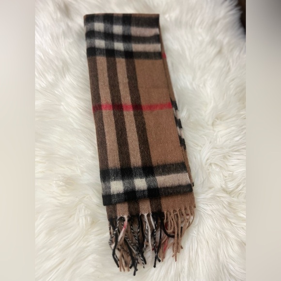 Burberry Classic Check Scarf in Brown and Tan.NWOT - Picture 8 of 8